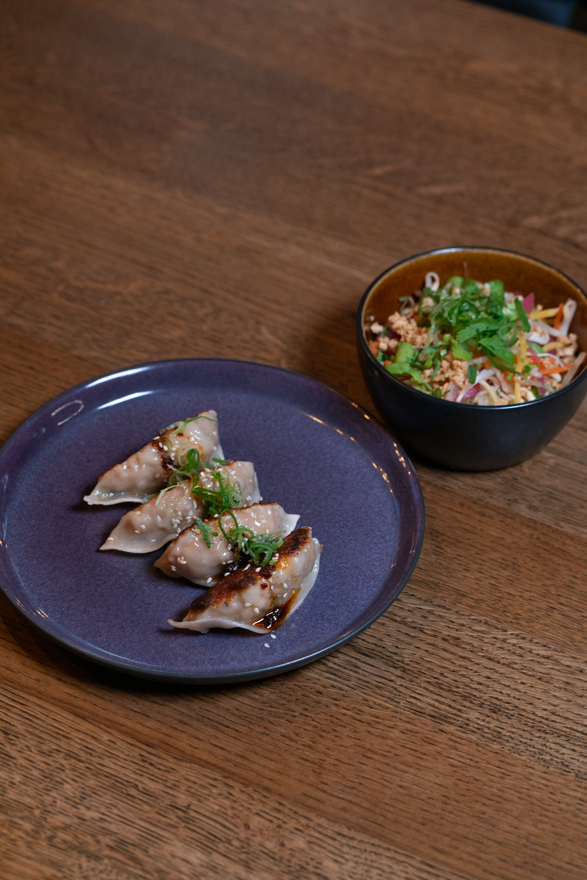 Dumplings, salat og drikke 